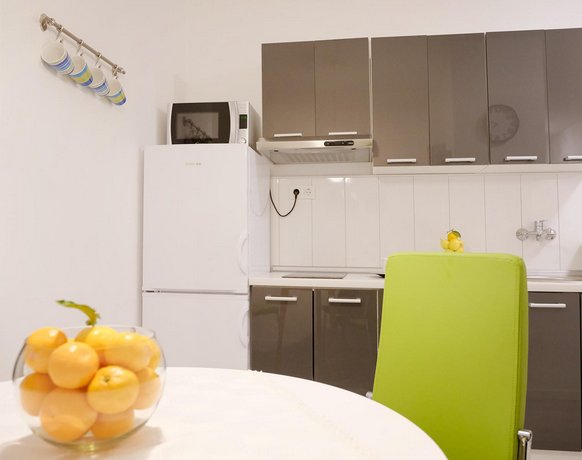 Oval Main Square Apartment