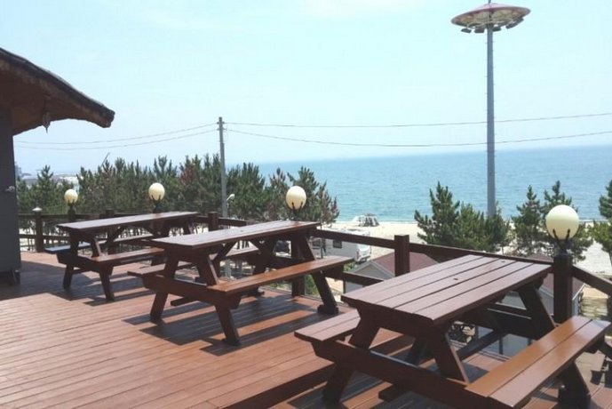 Gyeongju Poet and the Sea Pension