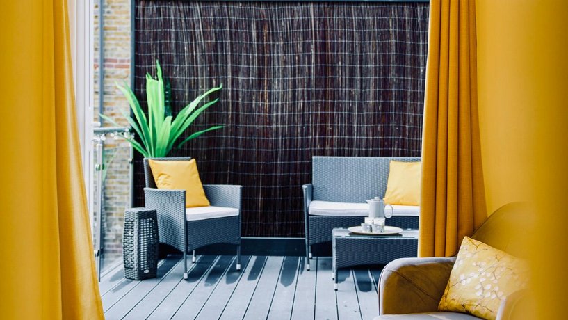 Deluxe Duplex with Deck & FREE Mini Bar