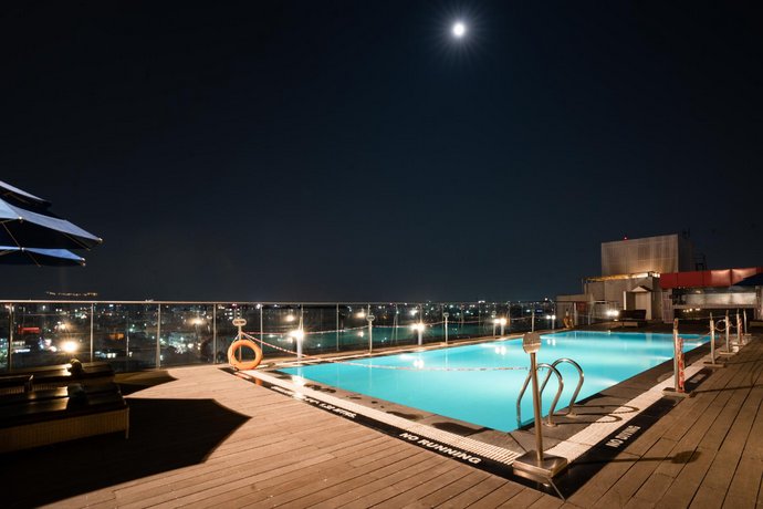 5 By OYO - Metropolitan