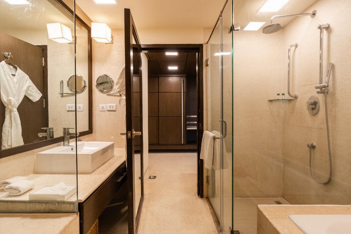 5 By OYO - Metropolitan