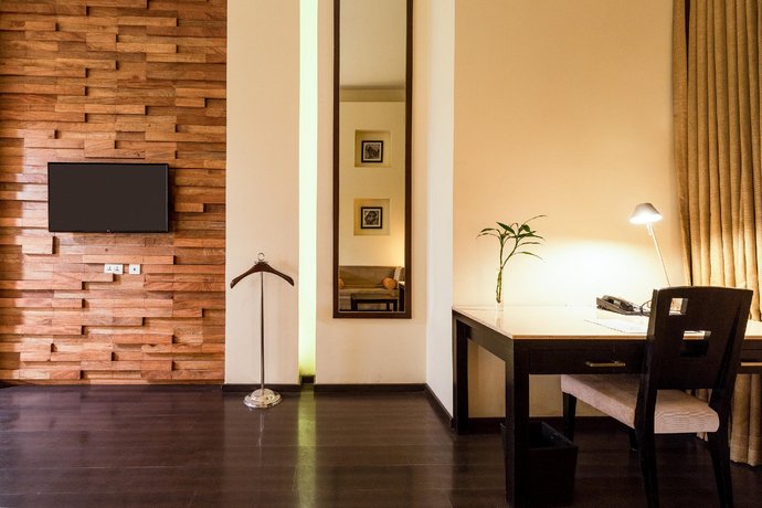 5 By OYO - Metropolitan