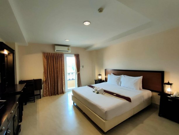 Rayong Lanna Hotel