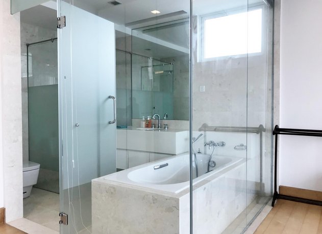4br Embassy View Suite 7 Large Pool Free Parking