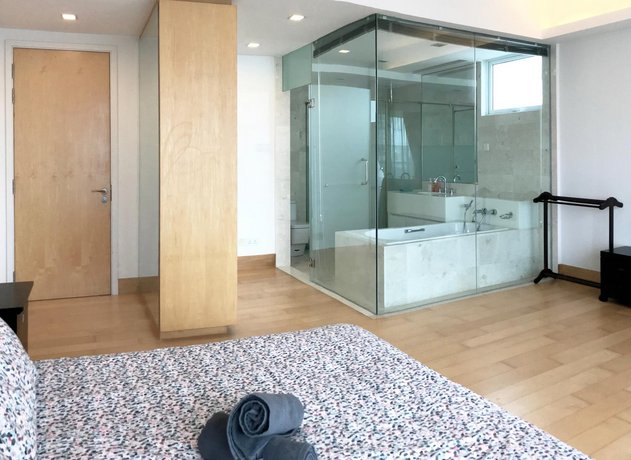 4br Embassy View Suite 7 Large Pool Free Parking