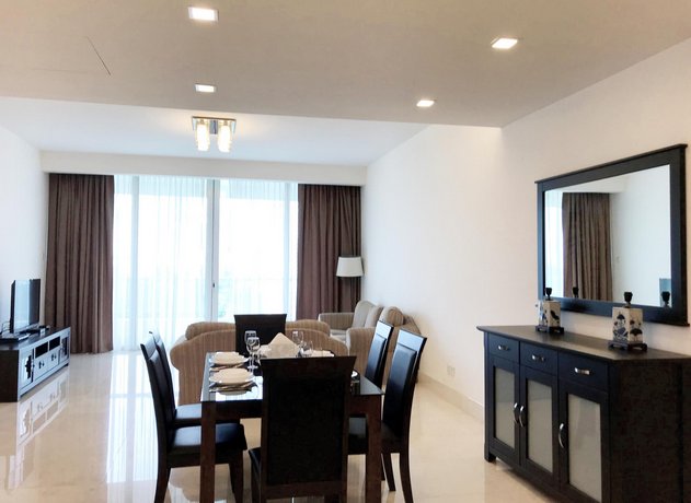 4br Embassy View Suite 7 Large Pool Free Parking