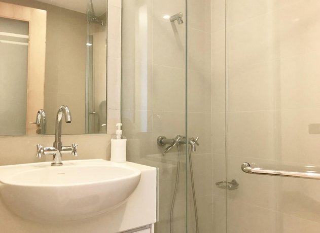 4br Embassy View Suite 7 Large Pool Free Parking