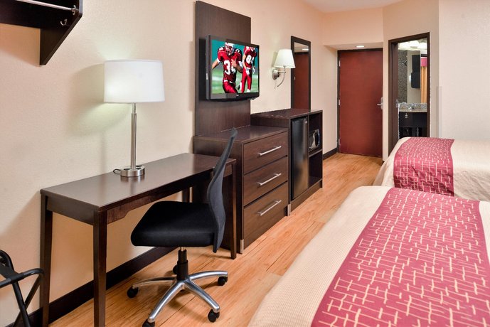 Red Roof Inn & Suites Columbus West Broad