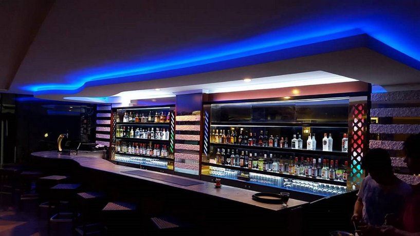 Comet De Luxe Hotel