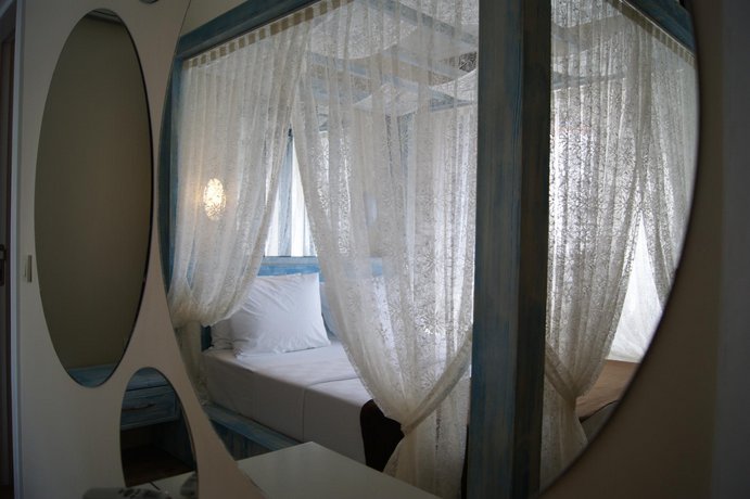 Comet De Luxe Hotel