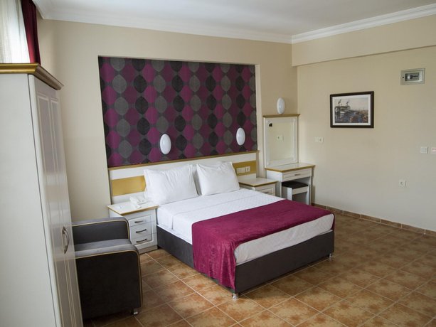 Comet De Luxe Hotel
