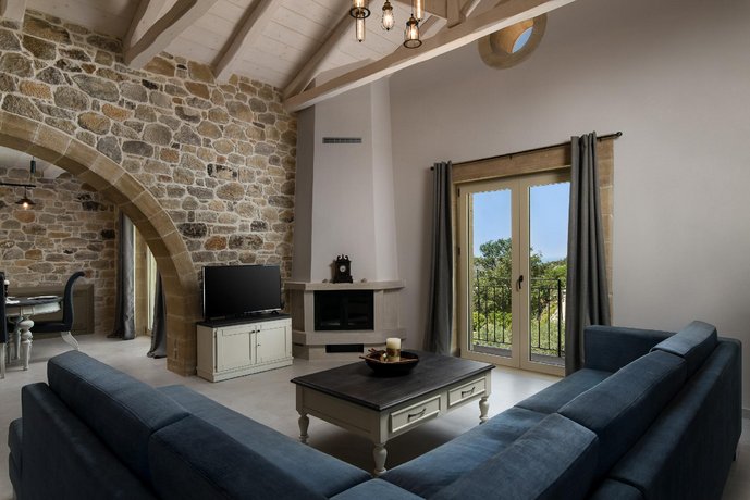 Villa Antonousa