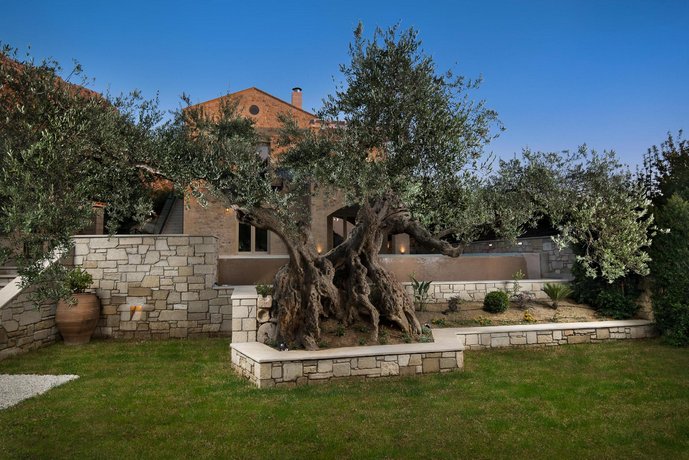 Villa Antonousa