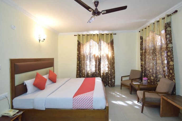OYO 10229 Hotel Crystal