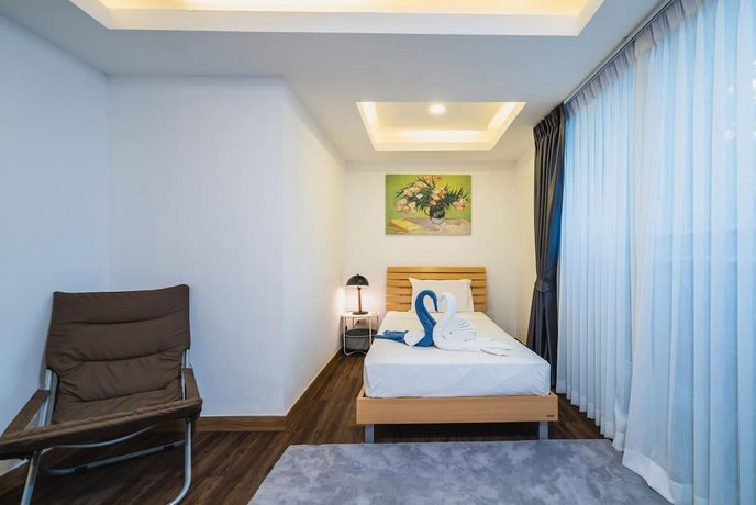 Patong Hill sea view villa 4 bedroom private pool