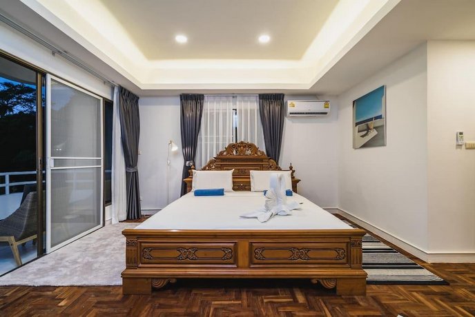 Patong Hill sea view villa 4 bedroom private pool