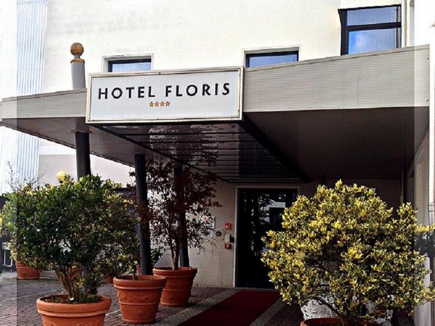 Hotel Floris 빌라콘둘메르골프클럽 Italy thumbnail