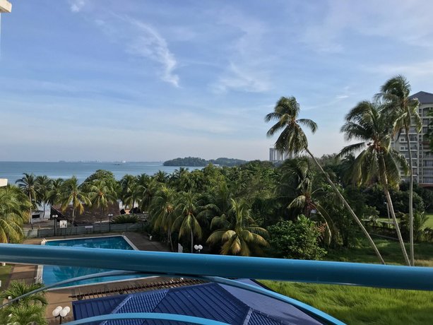 Comfy Beachfront View at Seri Bulan Condominium Teluk Kemang