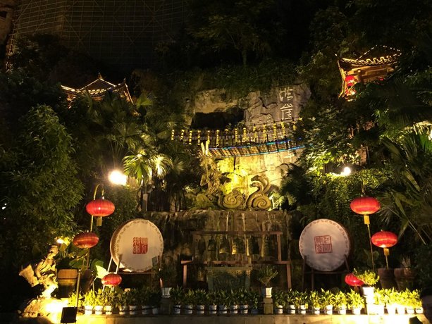 Chonpines Hotel Chongqing Jiefangbei Hongyadong