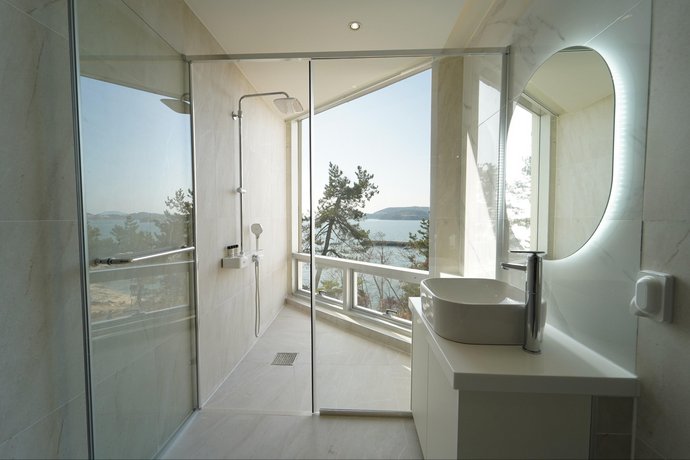 La Terrace Cove Suite