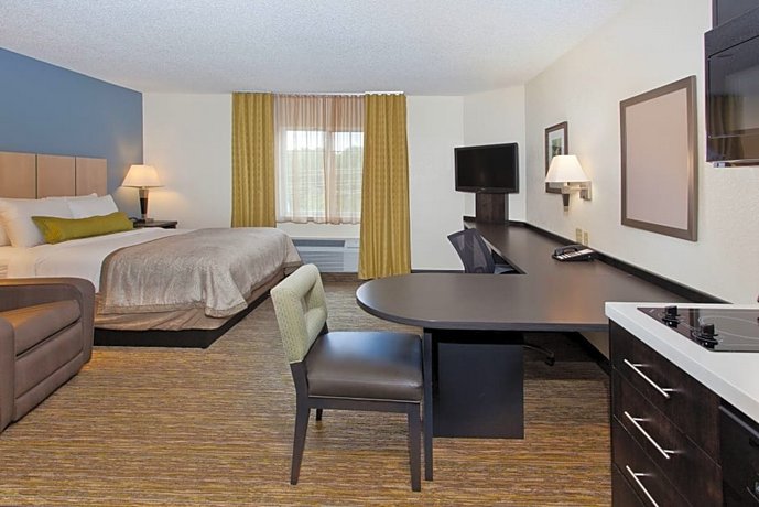 Candlewood Suites Dallas Park Central