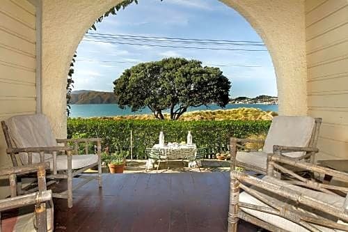 Beachfront Wellington Bed and Breakfast
