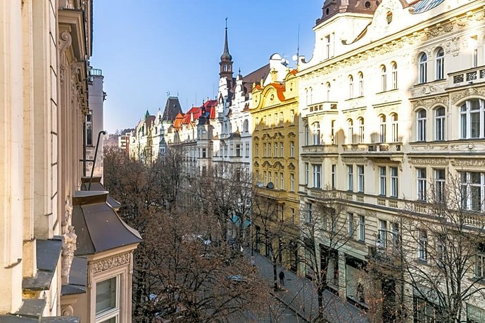 The Old Town Square & Parizska Apartments