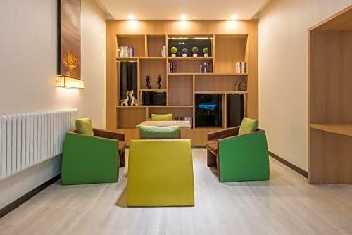 IU Hotel Beijing West Coach Station Liuliqiao East Metro Station
