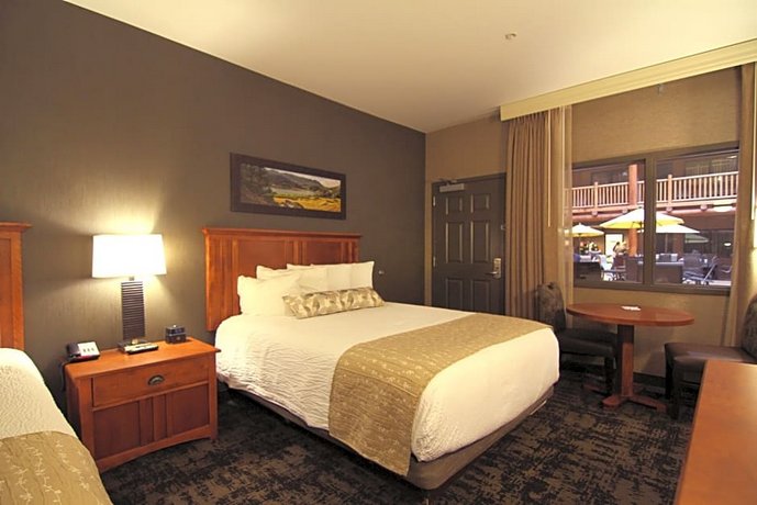Casper C'mon Inn Hotel & Suites