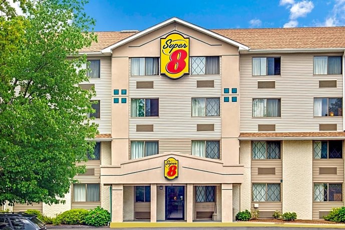 Super 8 by Wyndham Stamford New York City Area Hotel
