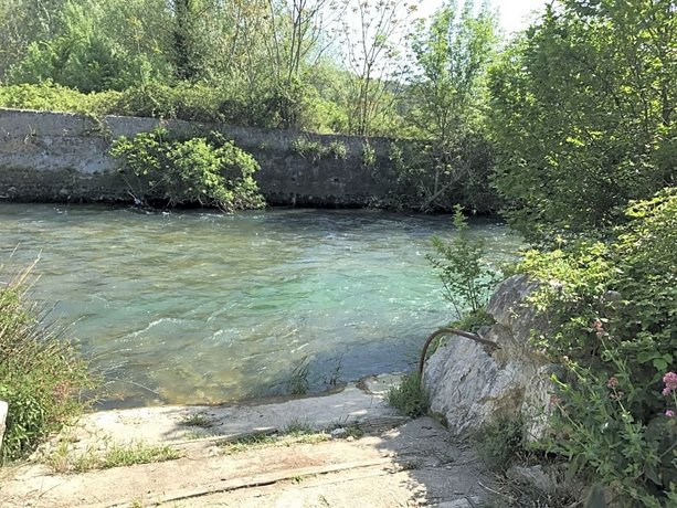 Private river access - Swimming Pool