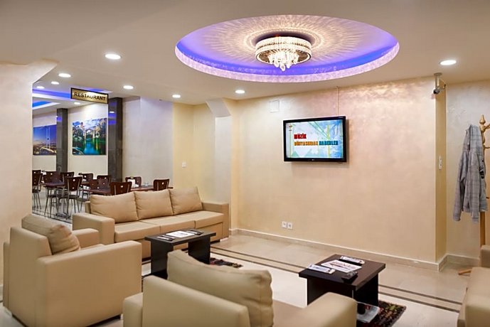 Lal Hotel