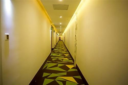 Vatica Shanghai Pudong New District DiShuiLake Hotel