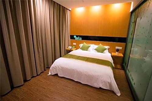 Vatica Shanghai Pudong New District DiShuiLake Hotel