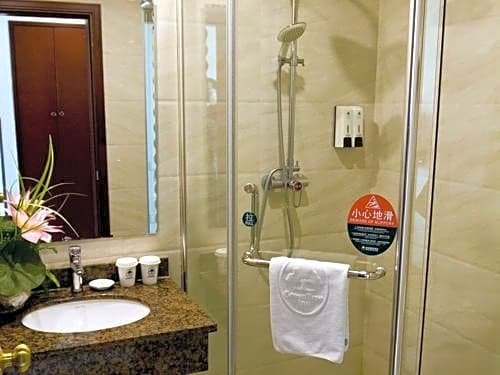 GreenTree Inn Shanghai Hongqiao Hub Convention Center Jinghua Road Shell Hotel