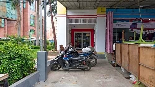 RedDoorz near ITC Mangga Dua