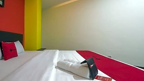 RedDoorz near ITC Mangga Dua
