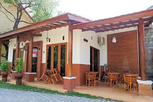 OYO 261 Sasono Putro Residence