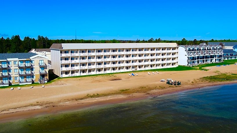 Mackinaw Beach and Bay Inn & Suites