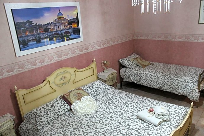 San Peter's Golden Rooms