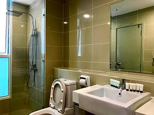 Sunset Seaview Vacation Condos @ Infinity Avenue