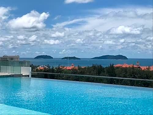 Sunset Seaview Vacation Condos @ Infinity Avenue