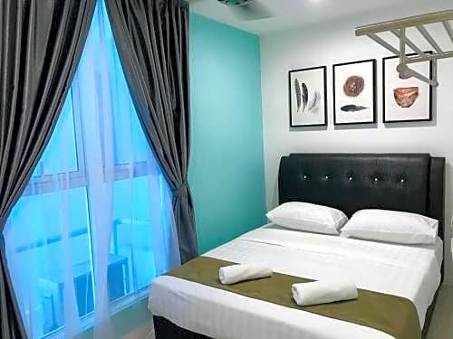 Sunset Seaview Vacation Condos @ Infinity Avenue