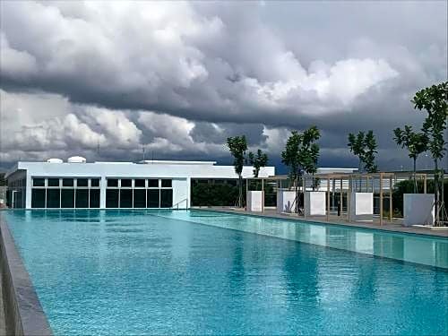 Sunset Seaview Vacation Condos @ Infinity Avenue