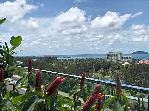 Sunset Seaview Vacation Condos @ Infinity Avenue