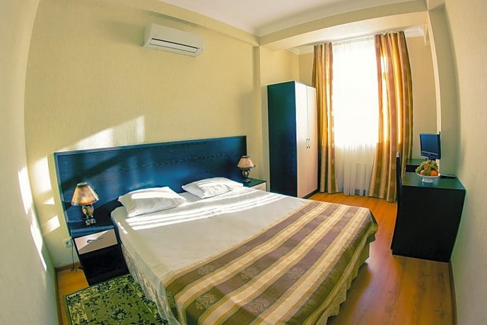 Green Hosta Hotel
