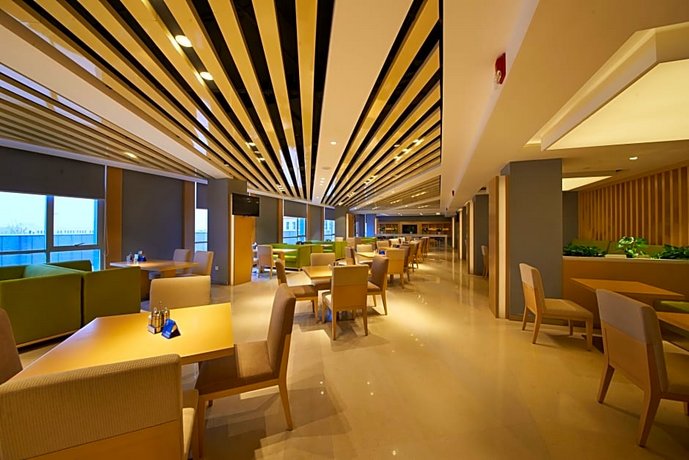 Holiday Inn Express Zhengzhou Airport