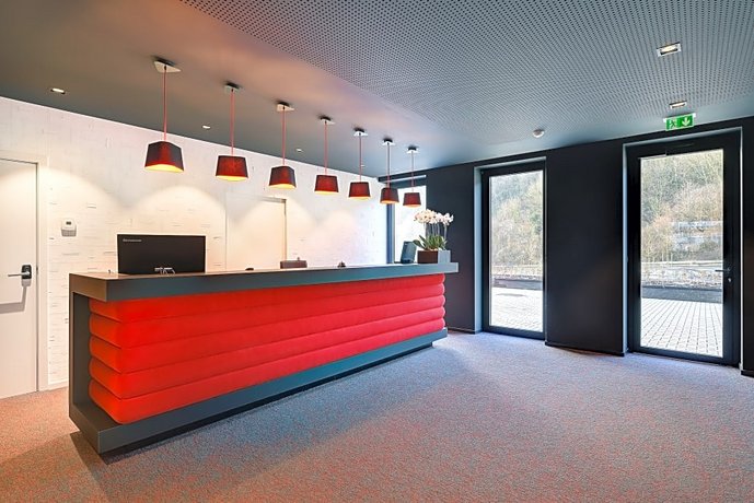 R hotel experiences