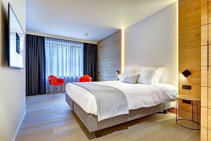 R hotel experiences