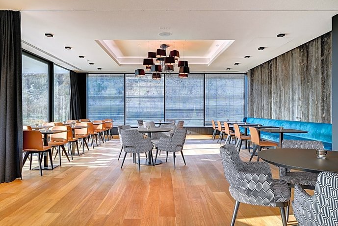 R hotel experiences